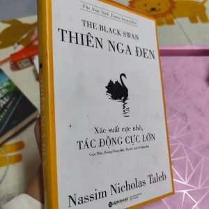 Thiên Nga Đen – Nassim Nicholas Taleb | Sách Tư Duy Kinh Điển Về Những Biến Cố Thay Đổi Thế Giới