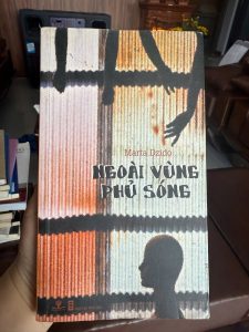 ngoài vùng phủ sóng, marta dzido, sách văn học ba lan, tiểu thuyết tâm lý xã hội, sách châu âu hay, sách hiếm nhã nam, sách văn học nước ngoài