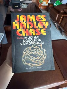mười hai người họa và một cô gái, james hadley chase, sách trinh thám hay, tiểu thuyết hình sự, sách chase việt nam, truyện trinh thám cổ điển