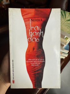 trái hạnh đào nedjma, sách tình yêu táo bạo, tiểu thuyết người lớn, sách văn học hiện đại, sách hiếm, sách độc lạ, sách hội nhà văn, sách cũ giá tốt