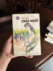 còn dấu chân người, cam li, nguyễn thị mỹ thanh, sách văn học việt nam xưa, tiểu thuyết gia đình việt nam, sách cũ hiếm, sách sưu tầm, sách xưa giá tốt