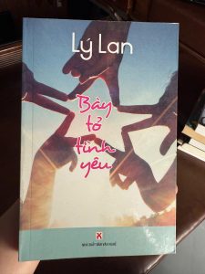 bày tỏ tình yêu lý lan, sách lý lan, sách tản văn tình yêu, sách chữa lành, sách văn học việt nam, sách hay về tình yêu, sách nhẹ nhàng dễ đọc, sách cũ giá tốt