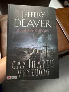 cây thập tự ven đường, roadside crosses, jeffery deaver, sách trinh thám hay, truyện tâm lý tội phạm, sách phá án, sách cũ giá rẻ, sách oreka