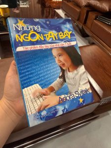 những ngón tay bay, sách Adora Svitak, sách thiếu nhi hay, sách truyền cảm hứng cho trẻ, sách giáo dục con cái, sách tư duy sáng tạo, sách NXB Trẻ, sách hay cho phụ huynh