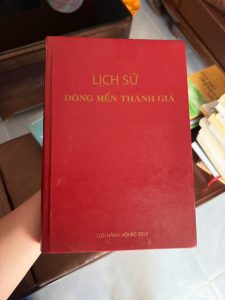 lịch sử dòng mến thánh giá, sách công giáo hiếm, sách tôn giáo nội bộ, sách đạo công giáo, sách công giáo việt nam, sách bìa cứng bọc da