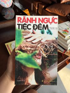 Rãnh ngực tiệc đêm, Trang Hạ, tiểu thuyết tình cảm Việt Nam, sách văn học Việt, truyện tình yêu hiện đại