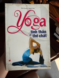 sách yoga cơ bản, yoga tinh thần và thể chất, sách tập yoga tại nhà, hướng dẫn yoga cho người mới, yoga sức khỏe
