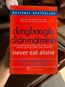 Đừng bao giờ đi ăn một mình, Never Eat Alone, Keith Ferrazzi, sách kỹ năng giao tiếp, sách kinh doanh hay, sách phát triển bản thân