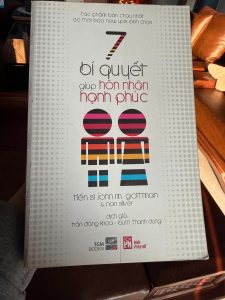 7 bí quyết giúp hôn nhân hạnh phúc, john gottman sách, sách hôn nhân gia đình hay, sách tâm lý tình yêu, sách cải thiện mối quan hệ