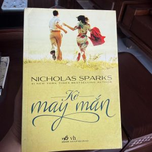 kẻ may mắn nicholas sparks, the lucky one, sách tình cảm hay, tiểu thuyết ngôn tình mỹ, sách tình yêu cảm động, sách nicholas sparks
