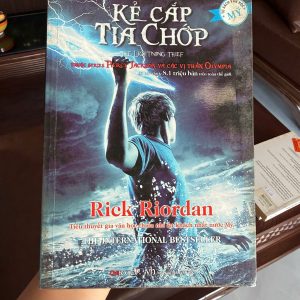 Kẻ cắp tia chớp, Percy Jackson tập 1, Rick Riordan, truyện giả tưởng, tiểu thuyết thiếu nhi, sách fantasy hay, sách thần thoại Hy Lạp
