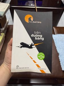 🌍 Nguồn gốc xuất xứ

Sách được xuất bản bởi NXB Trẻ (Việt Nam) – một trong những nhà xuất bản uy tín chuyên phát hành sách cho giới trẻ.

Tony Buổi Sáng là bút danh nổi tiếng tại Việt Nam, các tác phẩm của anh thường lan truyền mạnh trên mạng xã hội trước khi xuất bản thành sách.