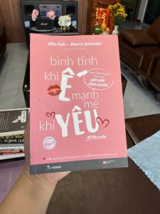 bình tĩnh khi ế mạnh mẽ khi yêu, sách tình cảm hay cho nữ, sách tâm lý tình yêu, sách skybooks, sách kỹ năng sống cho phụ nữ, sách chữa lành tình cảm