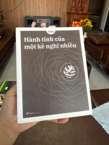 hành tinh của một kẻ nghĩ nhiều, sách chữa lành, sách tâm lý nhẹ nhàng, sách cho người suy nghĩ nhiều, sách bloom books, sách self help việt nam