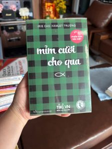 mỉm cười cho qua, iris cao hamlet trương, sách tản văn hay, sách chữa lành, sách nhẹ nhàng, sách tâm trạng