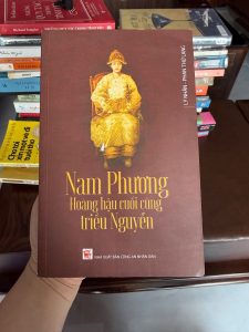 nam phương hoàng hậu, sách lịch sử triều nguyễn, sách về bảo đại nam phương, sách tiểu sử việt nam hay, sách lịch sử việt nam