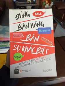 đừng bán hàng bán sự khác biệt, sách sales hay, sách chốt sale, kỹ năng bán hàng, sách marketing hay, lee b salz, sách kinh doanh