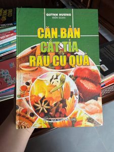 cắt tỉa rau củ quả, sách cắt tỉa trang trí món ăn, sách học nấu ăn, trang trí món ăn đẹp, kỹ thuật cắt tỉa trái cây, sách dạy bếp, sách nấu ăn cơ bản