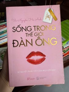 Sống trong thế giới đàn ông, Vũ Nguyễn Hà Anh, sách phụ nữ hiện đại, tâm lý tình yêu, bí quyết phụ nữ, sách kỹ năng cho nữ, sách bloom books