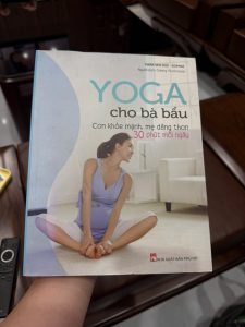 yoga cho bà bầu, yoga cho mẹ bầu, tập yoga khi mang thai, sách yoga thai kỳ, yoga bầu 30 phút mỗi ngày, yoga giúp sinh dễ, sách chăm sóc mẹ bầu