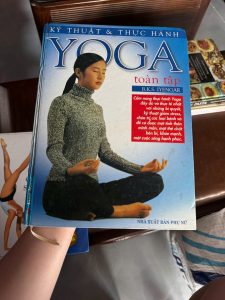sách yoga toàn tập, sách hướng dẫn yoga tại nhà, sách yoga cho người mới bắt đầu, sách tập yoga giảm cân, sách yoga sức khỏe, yoga iyengar tiếng việt
