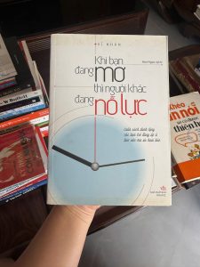 khi bạn đang mơ thì người khác đang nỗ lực, sách truyền động lực, sách phát triển bản thân, sách hay cho người trẻ, sách vượt lười biếng, sách kỹ năng sống