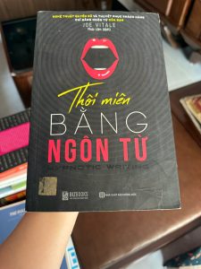 thôi miên bằng ngôn từ, sách thôi miên bằng ngôn từ joe vitale, sách copywriting hay, sách marketing bán hàng, sách viết content bán hàng, sách kinh doanh hay, sách kỹ năng thuyết phục khách hàng