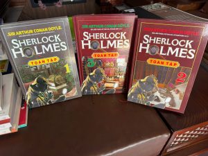 sherlock holmes toàn tập, truyện trinh thám sherlock holmes, combo sherlock holmes 3 tập, sách trinh thám kinh điển, sách sherlock holmes tiếng việt, sách trinh thám hay nhất mọi thời đại, conan doyle sherlock holmes full bộ