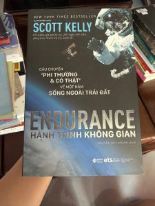 endurance hành trình không gian, scott kelly sách, sách phi hành gia, sách vũ trụ hay, sách khoa học không gian, sách truyền cảm hứng, sách bestseller new york times, sách về nasa và trạm vũ trụ