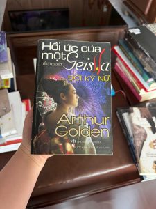 hồi ức của một geisha, memoirs of a geisha sách, arthur golden, tiểu thuyết nhật bản, sách về geisha, tiểu thuyết tình cảm nổi tiếng, sách văn học nước ngoài hay, truyện về thân phận phụ nữ