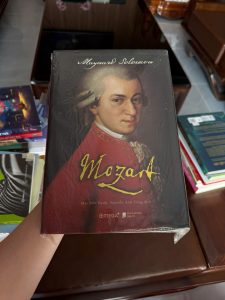 sách mozart, tiểu sử mozart, maynard solomon mozart, sách về nhạc cổ điển, sách âm nhạc kinh điển, sách tiểu sử thiên tài, sách nghệ thuật phương tây, sách nghiên cứu âm nhạc