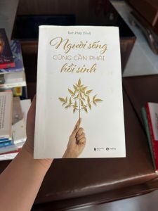 người sống cũng cần phải hồi sinh, sách chữa lành tâm hồn, sách Phật giáo ứng dụng, sách phát triển bản thân nhẹ nhàng, sách chữa lành cảm xúc, sách sống chậm, sách ý nghĩa cuộc sống