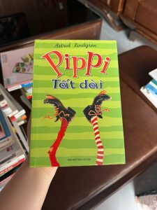 pippi tất dài, astrid lindgren, sách thiếu nhi kinh điển, truyện thiếu nhi hay, sách cho bé, sách tuổi thơ, sách văn học thiếu nhi, pippi longstocking tiếng việt