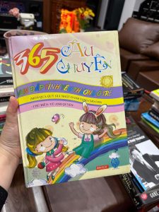 365 câu chuyện thiếu nhi, sách kể chuyện cho bé, sách giáo dục trẻ em, truyện thiếu nhi hay, sách cho bé 3 4 5 tuổi, sách đọc trước khi ngủ, sách phát triển cảm xúc cho trẻ, sách thiếu nhi khổ lớn, sách nuôi dạy con, sách truyện 365 ngày cho bé