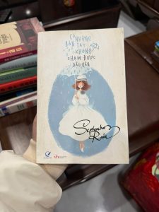 có những bàn tay không chạm được đâu gần, september rain, sách tản văn tình yêu, sách chữa lành, sách cho người cô đơn, sách văn học trẻ việt nam, sách buồn nhẹ nhàng