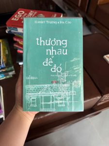 thương nhau để đó, sách hamlet trương, sách iris cao, tản văn tình yêu, sách chữa lành, sách tình cảm nhẹ nhàng, sách cho người thất tình