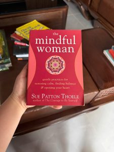 the mindful woman, sách mindfulness tiếng anh, sách self help cho phụ nữ, sách chữa lành, sách tiếng anh hay