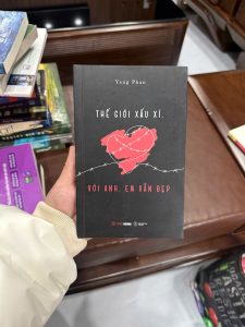 Thế giới xấu xí với anh em vẫn đẹp, Yang Phan, sách tản văn tình yêu, sách chữa lành, sách dành cho người tổn thương, sách hay cho tuổi trẻ, sách tâm trạng