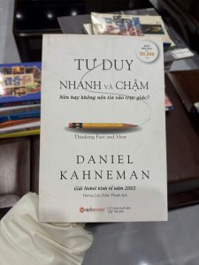 Tư duy nhanh và chậm, Daniel Kahneman, Thinking Fast and Slow, sách tâm lý học hành vi, sách tư duy, sách phát triển bản thân, sách kinh tế học hành vi, sách hay nên đọc, Alphabooks