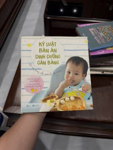 kỷ luật bàn ăn dinh dưỡng cân bằng, sách ăn dặm cho bé, sách nuôi con khoa học, sách dinh dưỡng cho trẻ nhỏ, sách giúp bé ăn ngoan, sách mẹ và bé, sách chăm sóc trẻ em