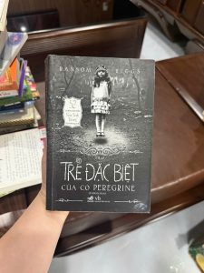 trại trẻ đặc biệt của cô peregrine, ransom riggs, sách fantasy hay, truyện kỳ ảo nổi tiếng, sách new york times bestseller