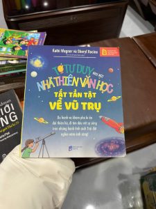 sách khoa học cho trẻ em, sách thiên văn học, sách khám phá vũ trụ, sách khoa học thiếu nhi hay, tư duy như nhà thiên văn học, sách STEM cho bé, sách khám phá không gian
