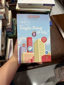 tâm lý học truyền thông xã hội, sách về mạng xã hội, sách tâm lý học ứng dụng, sách về facebook instagram tiktok, sách hành vi con người trên mạng, sách tâm lý hiện đại, sách kỹ năng sống, sách phân tích mạng xã hội