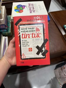 nghệ thuật kiêng khem tin tức, Rolf Dobelli, sách cai nghiện tin tức, sách phát triển bản thân, sách tư duy phản biện, sách giảm stress mạng xã hội, sách self help hay