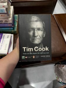 Tim Cook sách, tiểu sử Tim Cook, sách về Apple, sách lãnh đạo Apple, sách kinh doanh hay, sách CEO Apple, sách quản trị doanh nghiệp, sách Leander Kahney