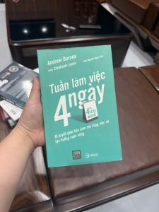 tuần làm việc 4 ngày, the 4 day week sách, sách quản lý thời gian, sách phát triển bản thân, sách kỹ năng làm việc hiệu quả, sách cân bằng cuộc sống công việc, Andrew Barnes, sách kinh doanh hay, sách 1980 books