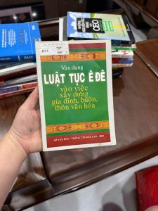 luật tục Ê Đê, văn hóa Ê Đê, sách dân tộc Tây Nguyên, phong tục Ê Đê, tài liệu nghiên cứu Ê Đê, sách văn hóa dân gian Việt Nam