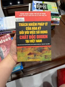 sách dioxin Việt Nam, trách nhiệm pháp lý Hoa Kỳ, sách luật quốc tế, lịch sử chiến tranh Việt Nam, sách nghiên cứu dioxin, sách học thuật