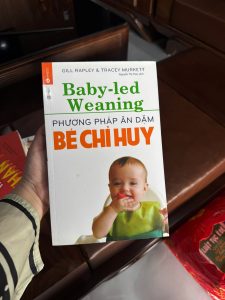 baby led weaning là gì, ăn dặm bé chỉ huy, sách ăn dặm BLW, hướng dẫn ăn dặm cho bé, mẹ bỉm ăn dặm, nuôi con khoa học
