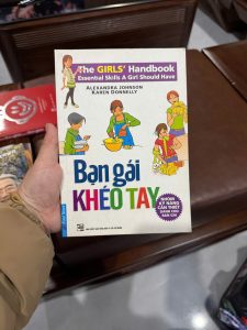 bạn gái khéo tay, sách kỹ năng sống cho nữ, sách dạy kỹ năng cơ bản, girls handbook, kỹ năng sống cho bé gái, sách dạy nữ công gia chánh, sách kỹ năng thực tế